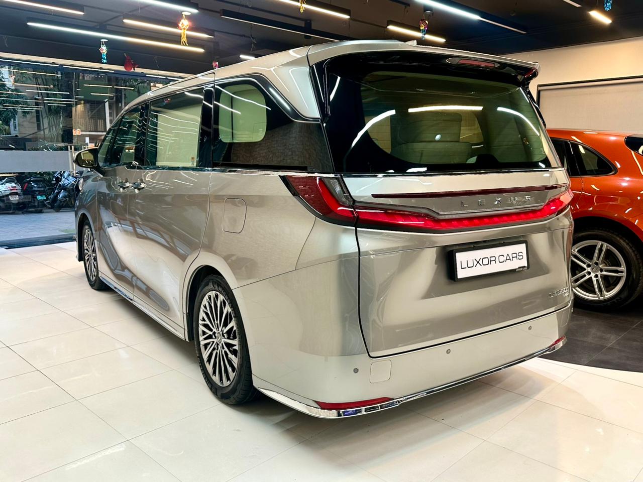 2025 Lexus LM350h Ultra Luxury 4S
