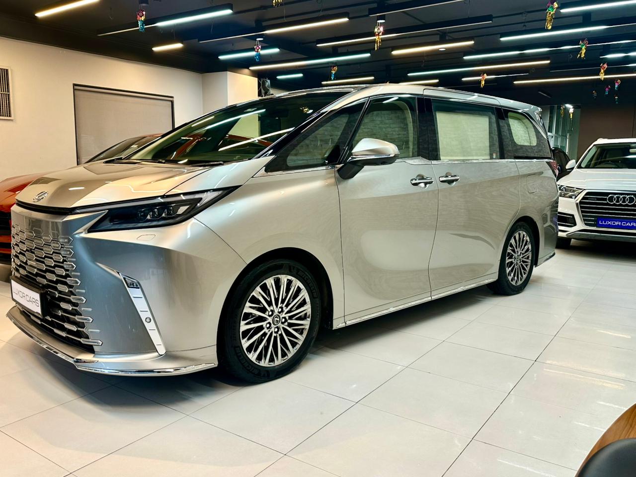 2025 Lexus LM350h Ultra Luxury 4S