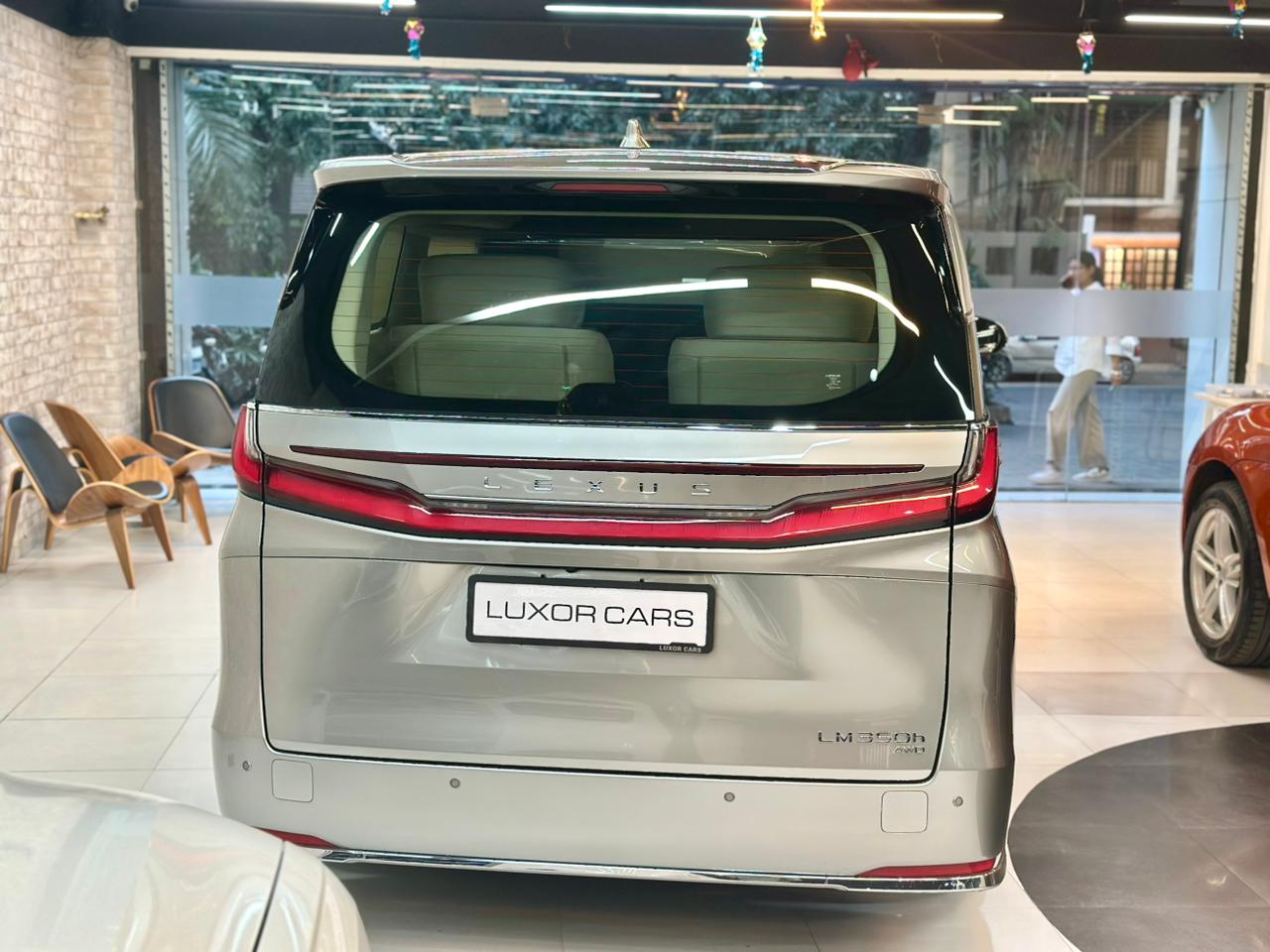 2025 Lexus LM350h Ultra Luxury 4S