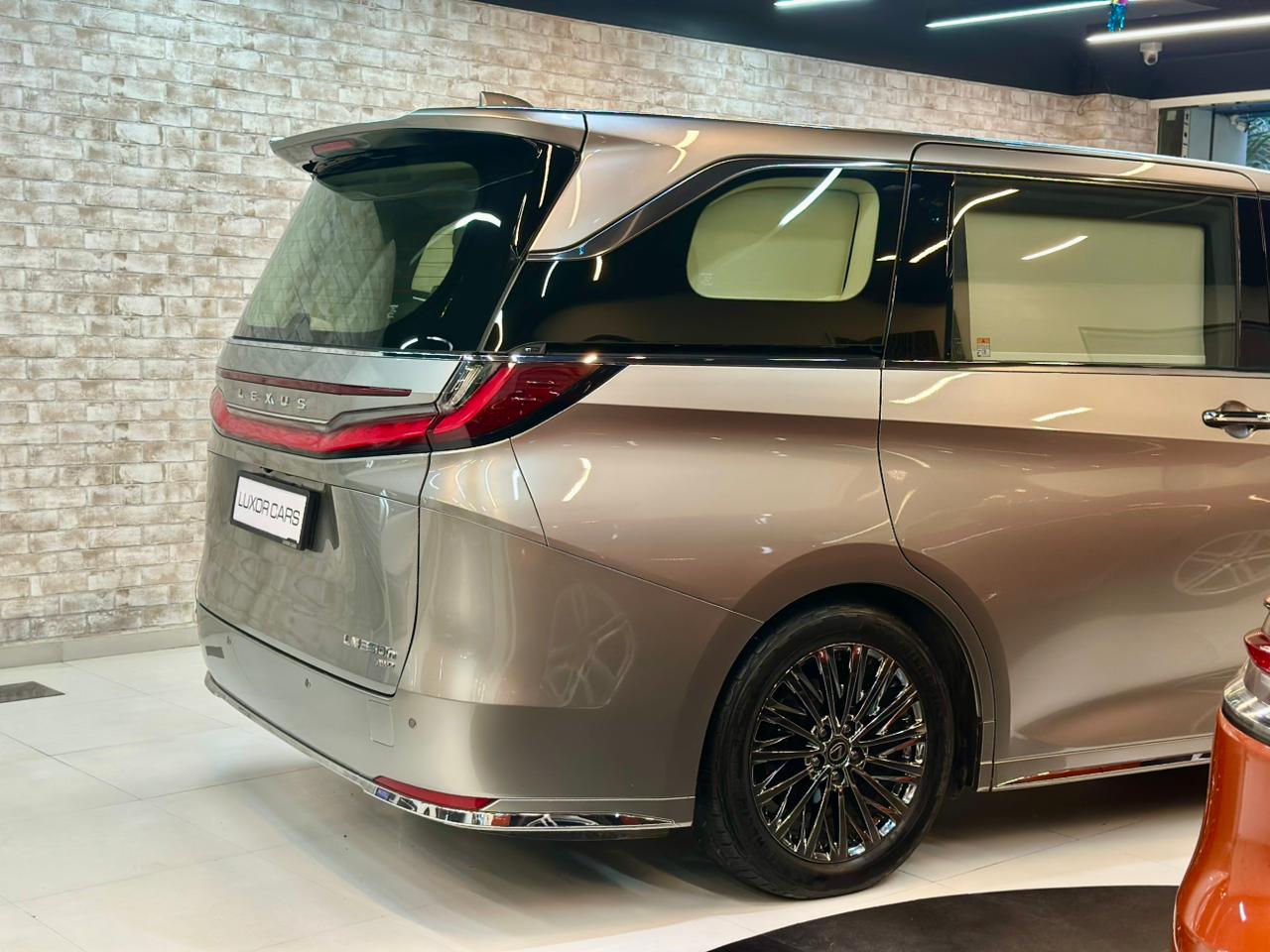 2025 Lexus LM350h Ultra Luxury 4S