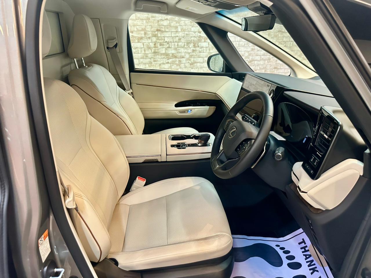 2025 Lexus LM350h Ultra Luxury 4S