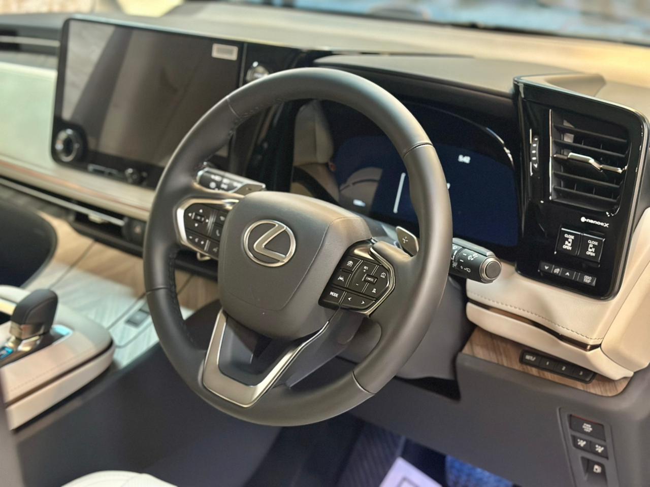 2025 Lexus LM350h Ultra Luxury 4S