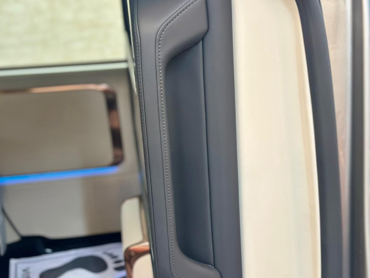 2025 Lexus LM350h Ultra Luxury 4S