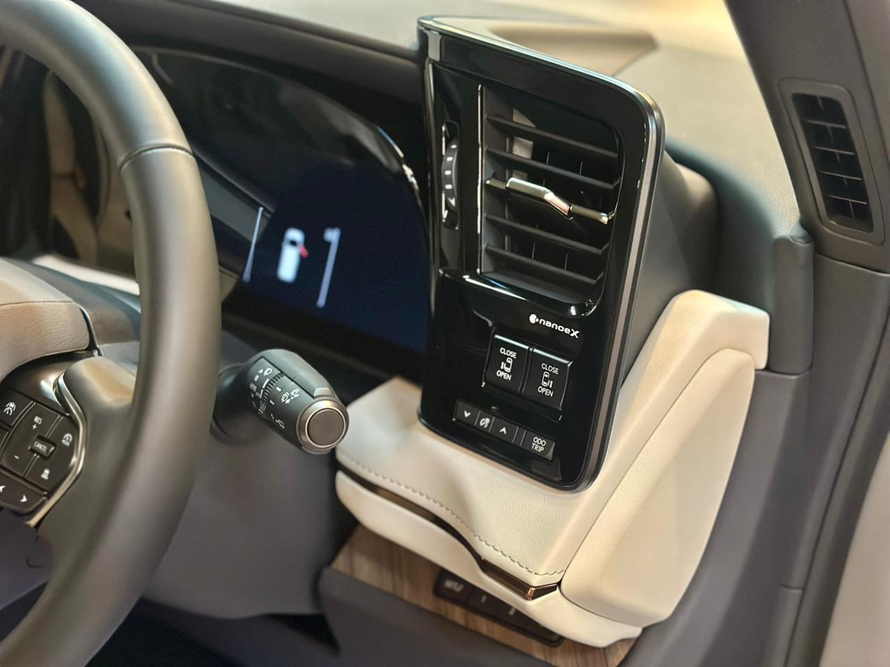 2025 Lexus LM350h Ultra Luxury 4S