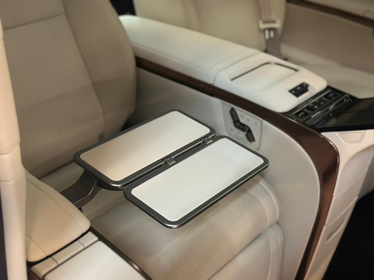 2025 Lexus LM350h Ultra Luxury 4S