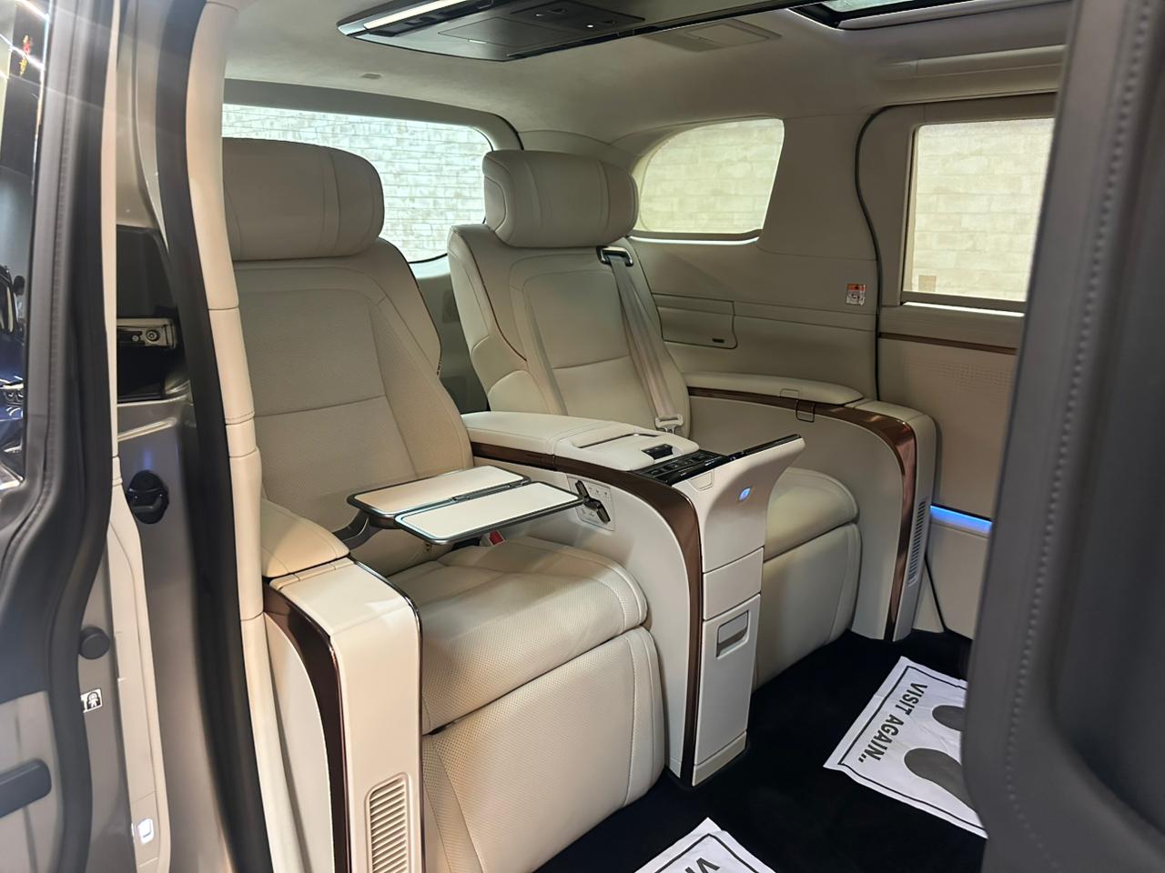 2025 Lexus LM350h Ultra Luxury 4S