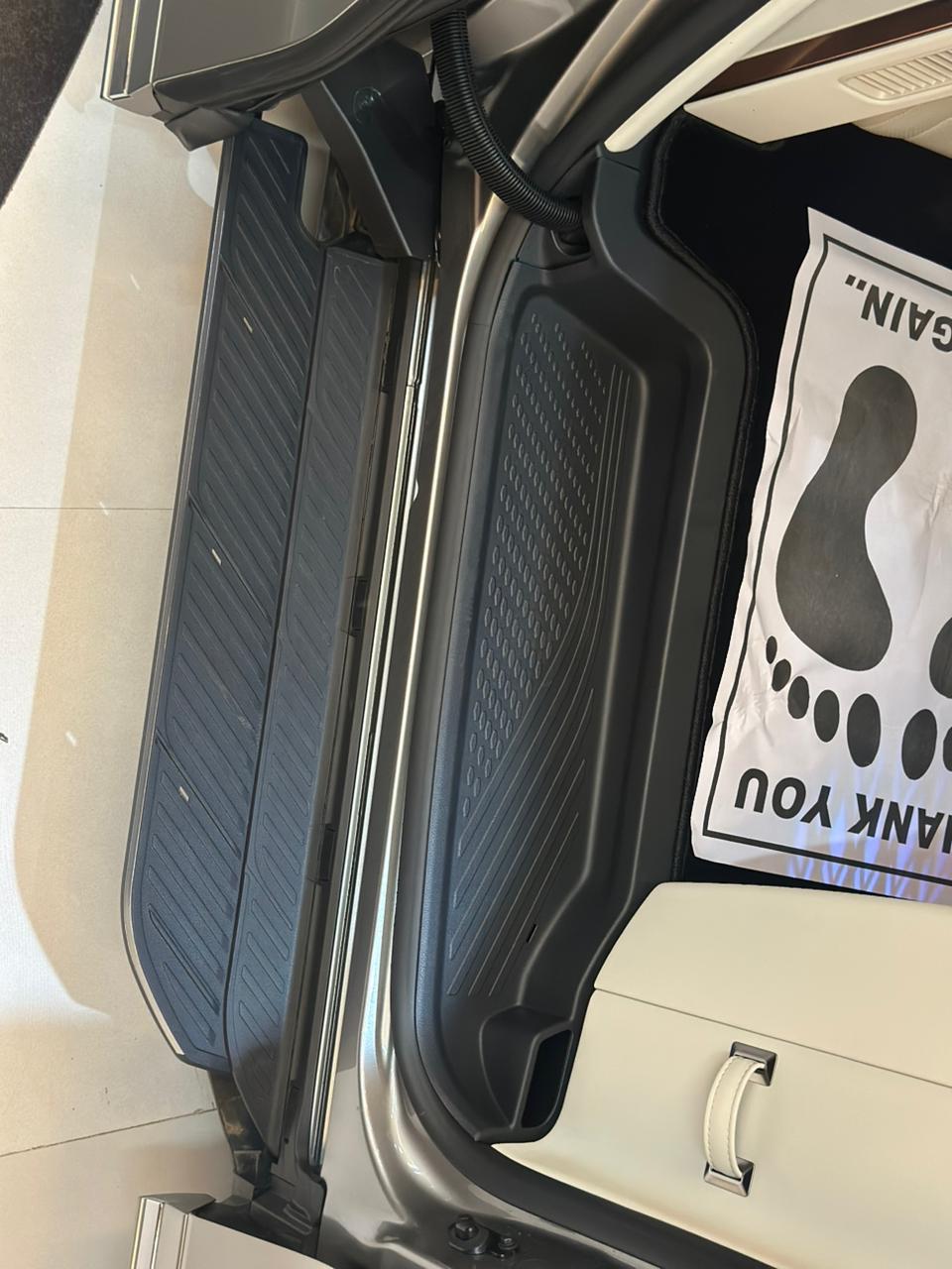 2025 Lexus LM350h Ultra Luxury 4S