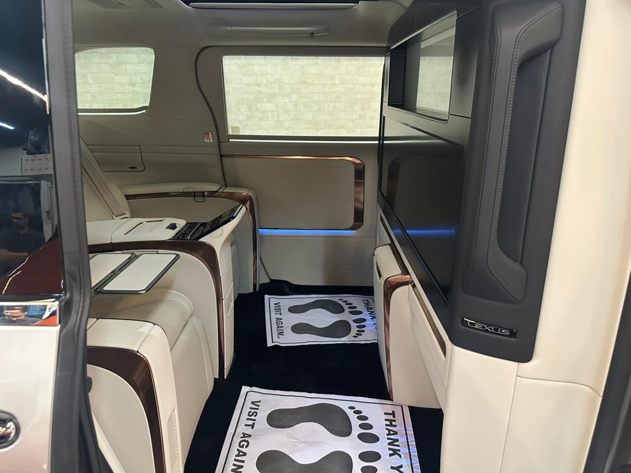 2025 Lexus LM350h Ultra Luxury 4S