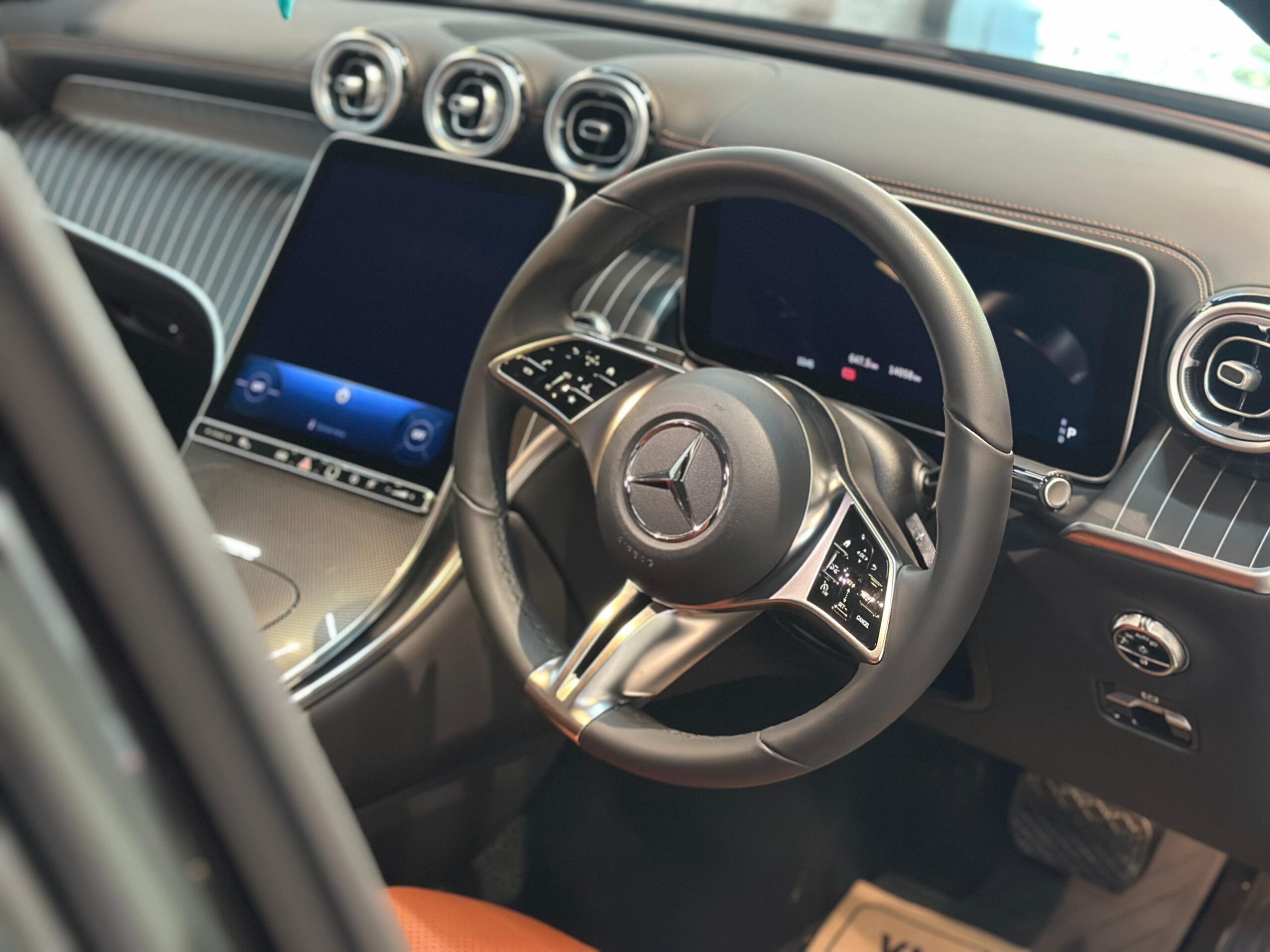 2025 Mercedes Benz GLC 300