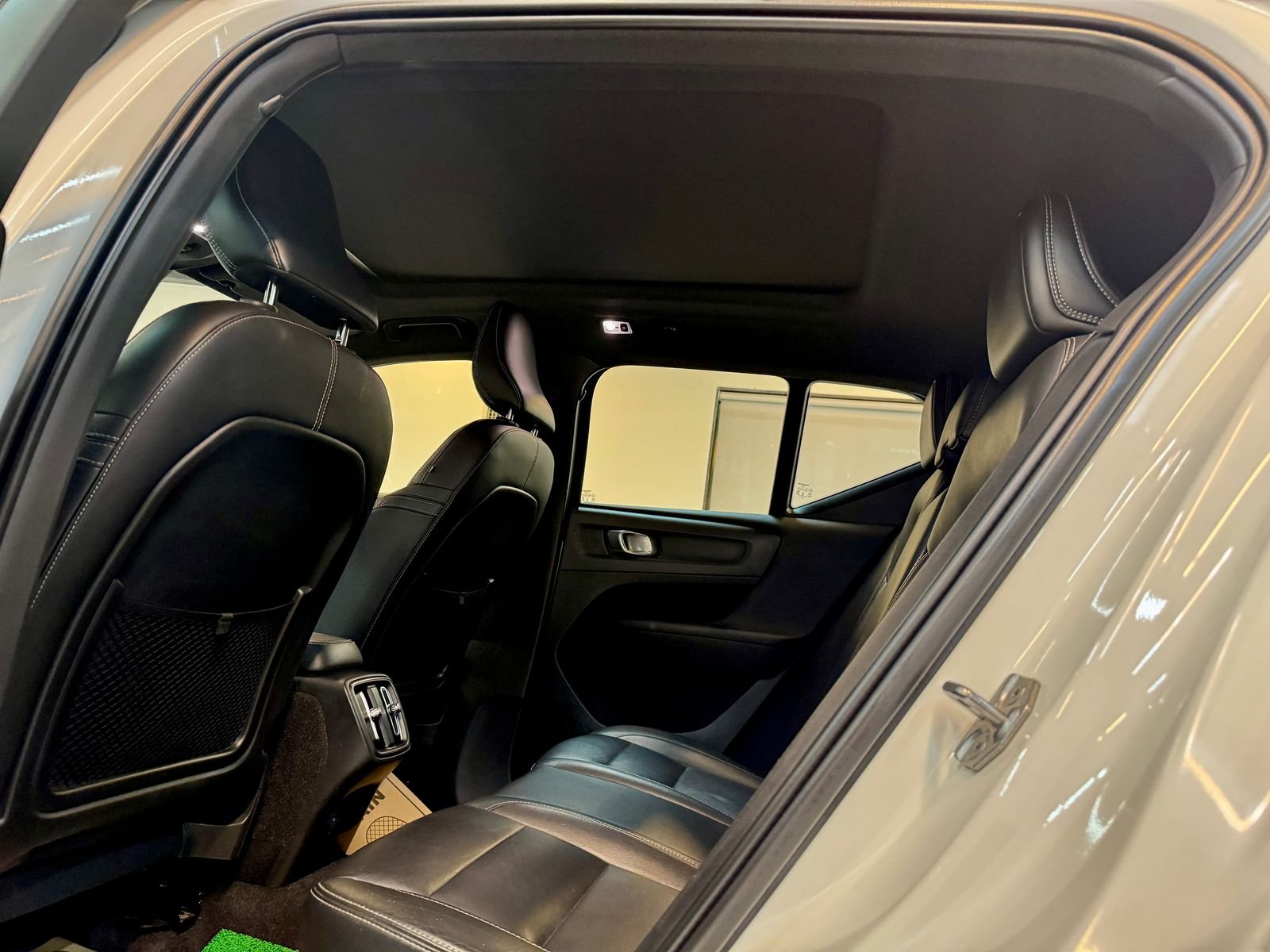 2022 Volvo XC 40 T4 R Design