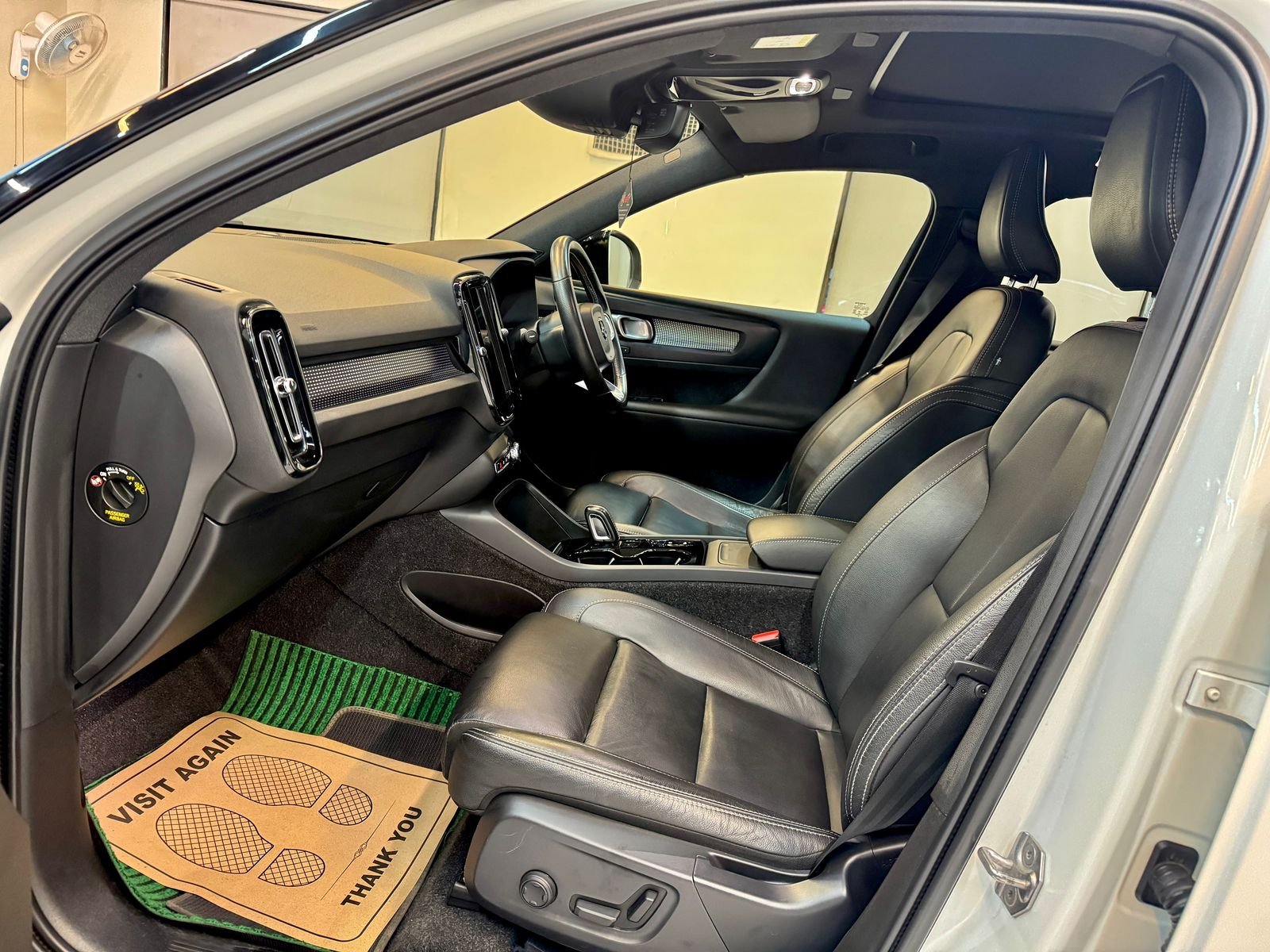 2022 Volvo XC 40 T4 R Design