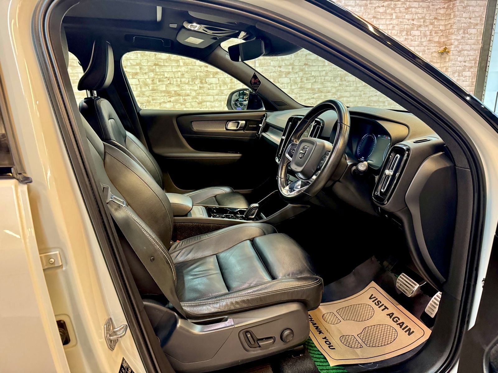 2022 Volvo XC 40 T4 R Design