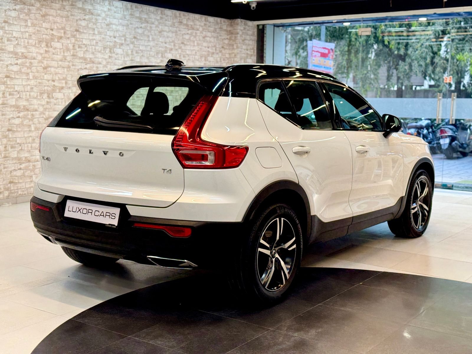 2022 Volvo XC 40 T4 R Design
